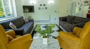 The Doctor's House - Image 4
