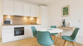 Central fully serviced studio - Image 2