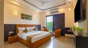 Limewood stay premier golf course road -sector 42 - Image 3