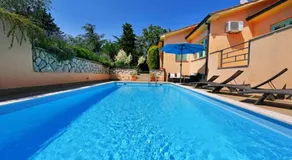 Wohnung mit Grill, Garten und privatem Pool - Image 4