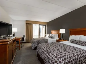 Ramada Plaza by Wyndham Cincinnati Sharonville - Image 2