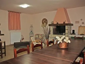 Villa with private swimming pool, near a picturesque town, view of a valley - Image 3