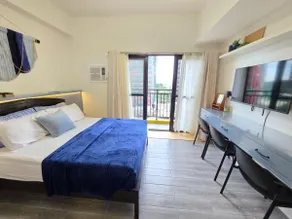 Studio, QueenBed, Balcony Near Malls, Airport & Downtown - Image 2
