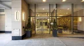 Gorgeous 1 Bedroom Apt with Balcony in Yorkville - Image 5