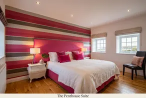 Bamburgh - Sleeps 8 - Dogs Stay Free - Enclosed Garden - Off Road Parking - Image 2