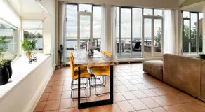 Penthouse with Lake Views - Image 3