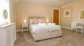 Meadow Manor And Spa - Image 2