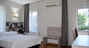 Megas Hotel - Image 2