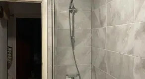 Double Room with Deluxe Bathroom - Image 4