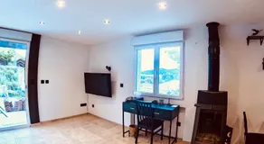 Studio neuf avec accès piscine, terrasse, parking - proche Marseille et aéroport - Image 2