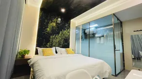 First Encounter: Cinema-Themed Homestay - Image 5