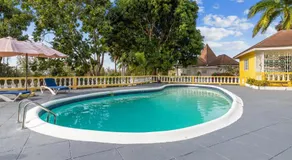 Yancey Largo Villa with Private Pool - Image 5