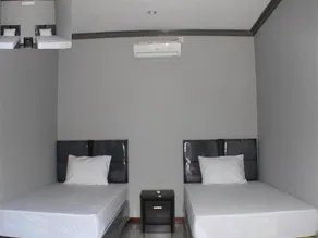 Tri Putri Homestay - Image 2