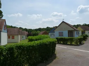 Semi-detached chalet with a terrace 100 m. from the beach - Image 3