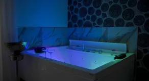 EF Luxury Living - Image 5