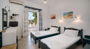 ISALOS ROOMS ON THE BEACH - Image 2