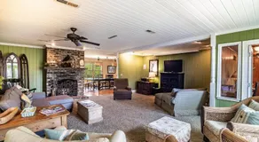 4 Bedroom Retreat with Game Room and Creek Access - Image 3