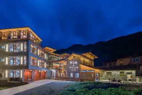 Floral Luxury Nanjing Tulou Chazhiyun Guesthouse - Image 5