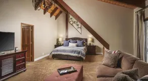 Treetop Cabin, Modern Luxe, 1700 sqft, Deck, View, Dogs, In Village, AC - Image 2