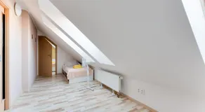 Jane's Attic Apartment - Image 3