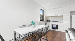 Domi Rentals - The Balaclava Apartment - Image 4