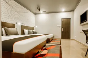 30111 273 Hotel Everest Poonamallee High Rd - Image 3