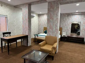 Hotel The Divine Inn - Image 4
