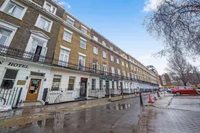OYO Townhouse 30 Sussex Hotel, London Paddington - Image 4