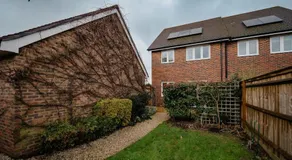 3 Bed House Business Sleeps 5 Location Wifi - Image 5