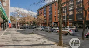 Escapada con parking para 3, vive la Latina - Image 4