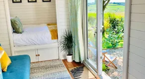 The Green Hut - Image 2