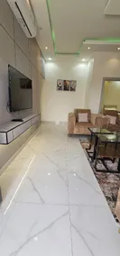 شقة فاخرة بغرفتين نوم وجلسة خارجية - Image 5