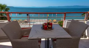 Over Sea Rooms & Villas - Image 3