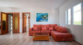 R153 - Espaciosa Villa con Piscina Privada en Coma - Image 2