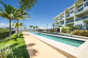 Waterfront 'Beachside' Apartment - Ocean View, Central location, Pool, Wifi, King bed, Deluxe Spa Ensuite - Image 5