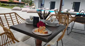 V luxury Suites - Image 5