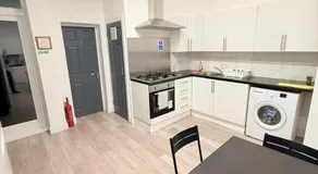 Tottenham En Suites Guest Rooms - Image 2