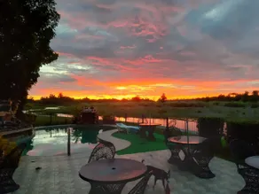 Monty's Riverside View Resort - Image 2