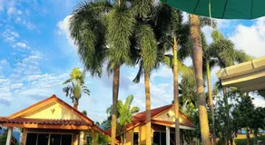 Sanuk bungalows - Image 3
