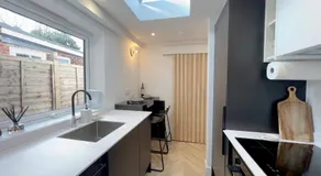 Boutique Double Room in Terrace Home - University Hospital City Centre - Image 5