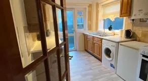 Dunfermline, 2 bedroom home free on street parking - Image 3