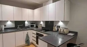 Elegant Central Brentwood Flat - Image 3