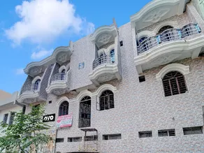 Hotel O S Square Guest House - Image 2