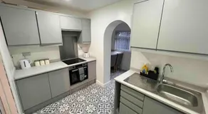 Flaxton-Luxurious Home near NEC, BHX - Image 4