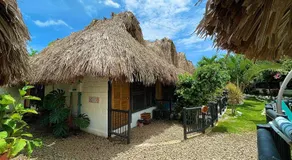 Bikini Hotel & Pool - Image 5