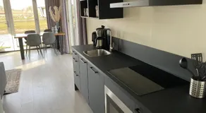 Tiny vakantiehuis aan het water met eigen steiger en airco - Image 3
