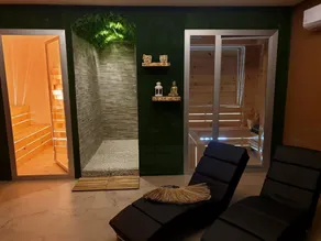 Royalty Rooms & Spa - Image 3