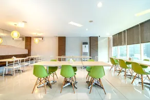 Max Hotel Panakkukang Makassar By LIFE - Image 5