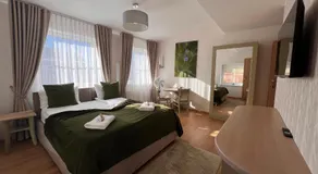 1912 Bed & Breakfast - Image 2