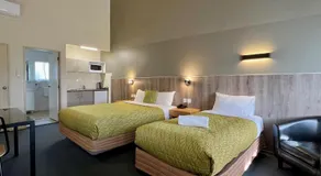 Airport Manor Inn - Image 2